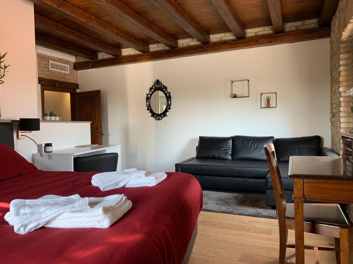 B&B La Corte Dei Vizi Clauiano Exterior photo